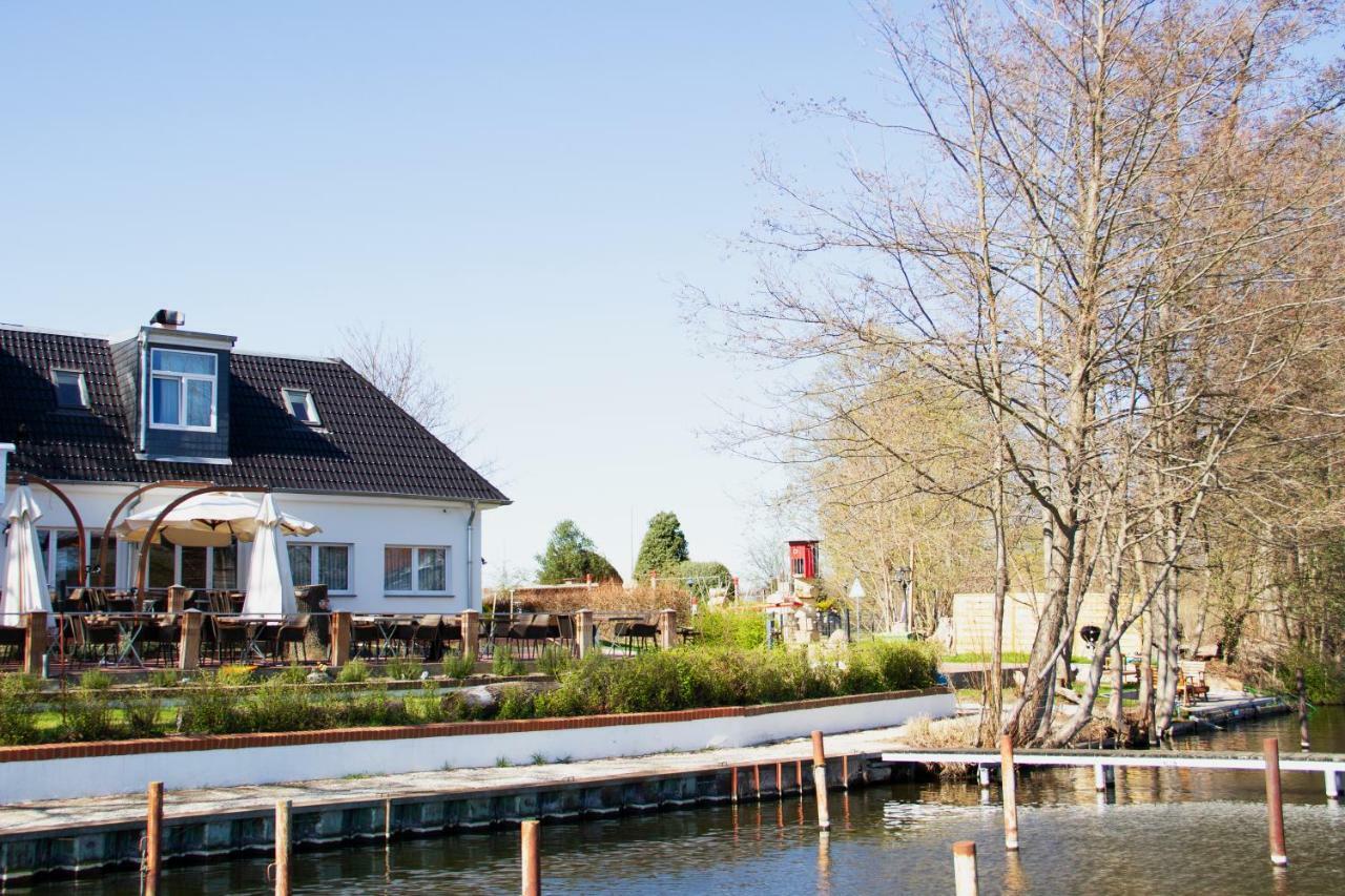 Hotel Himmel Und Havel Berlim Exterior foto